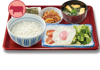 目玉焼き牛小鉢ベーコン朝食