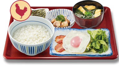 目玉焼き鶏小鉢ベーコン朝食